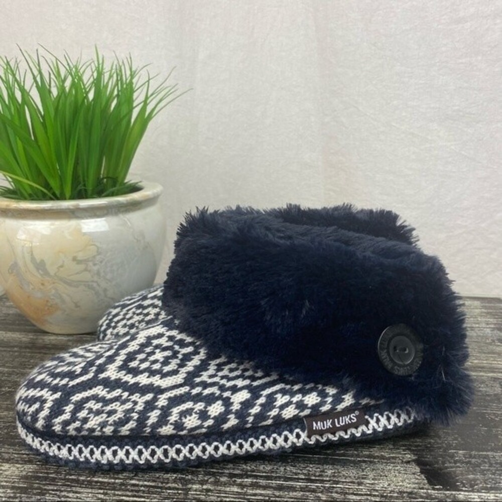 Muk Luks Faux Fur Lined Knit Blue & White Print Slippers M Medium NEW